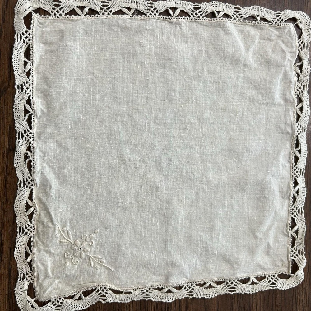 Vintage White Cloth Napkins Embroidered Linen Crochet Lace Border Set Of 4 Doily